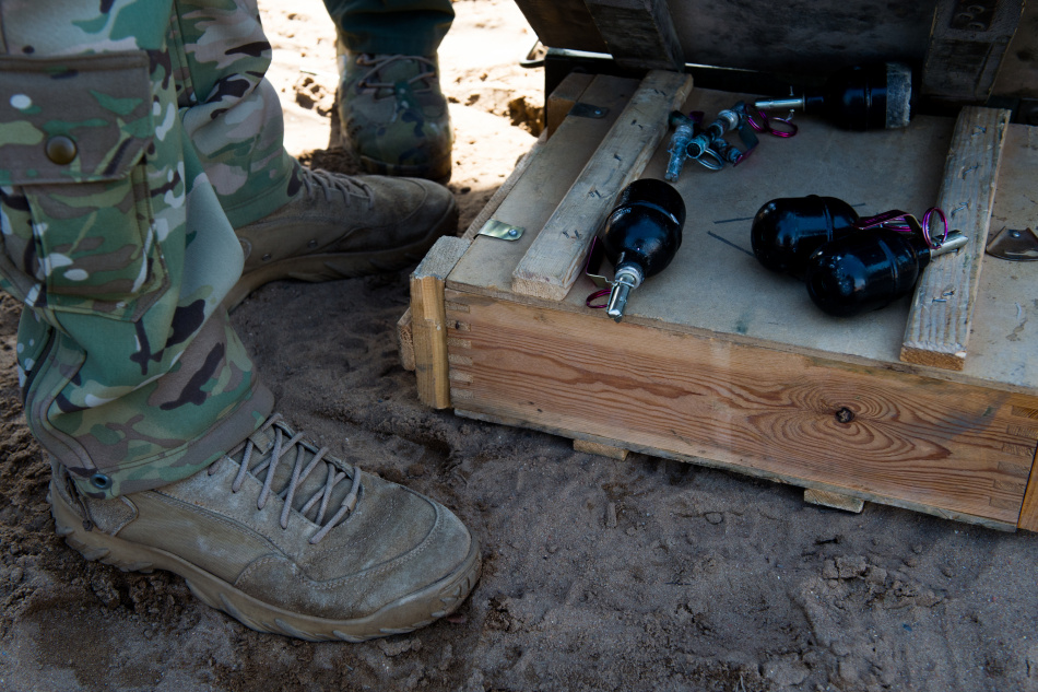 В Красногвардейском районе раскрыли дело с боевой гранатой в мусоре